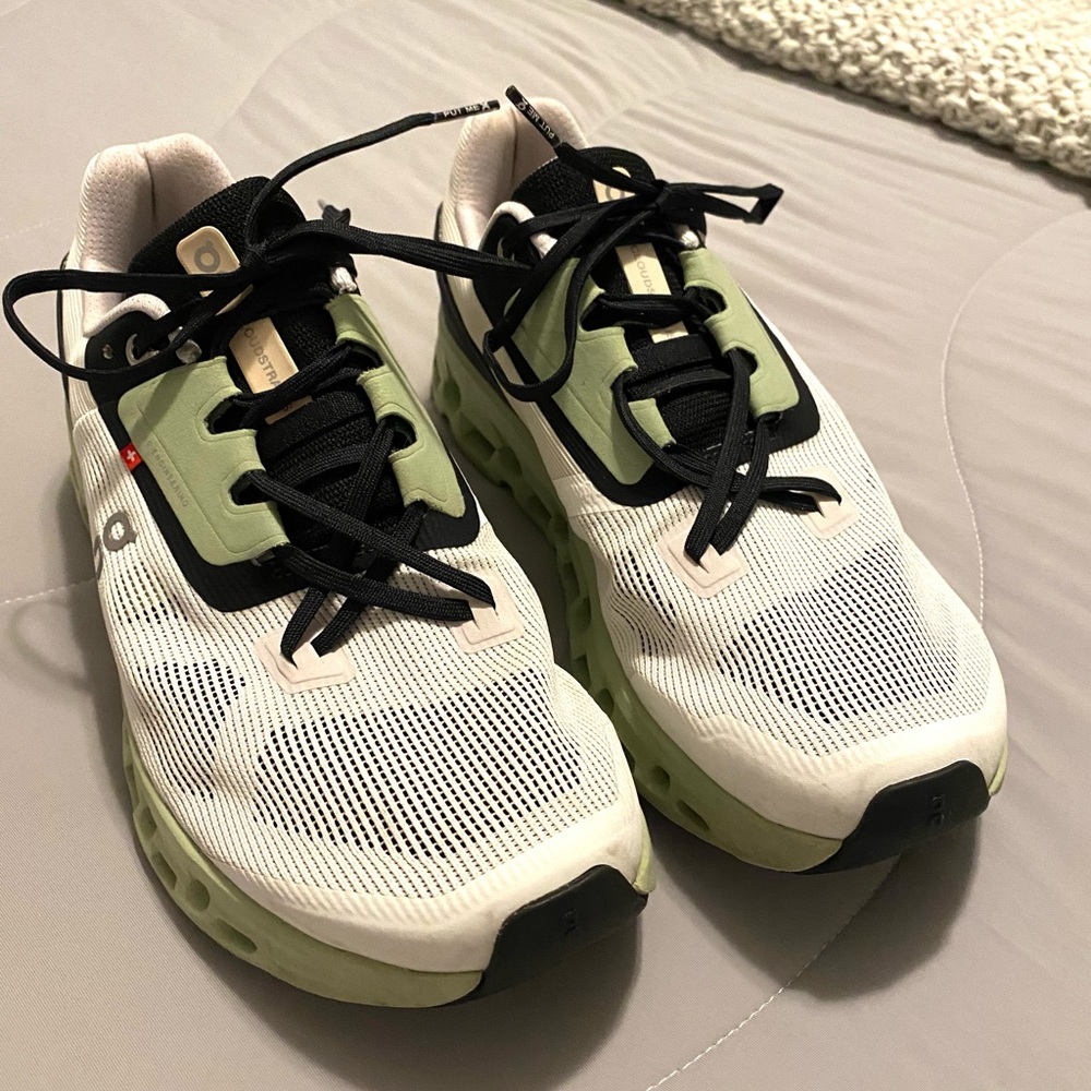 Cloudstratus On Cloud Shoes